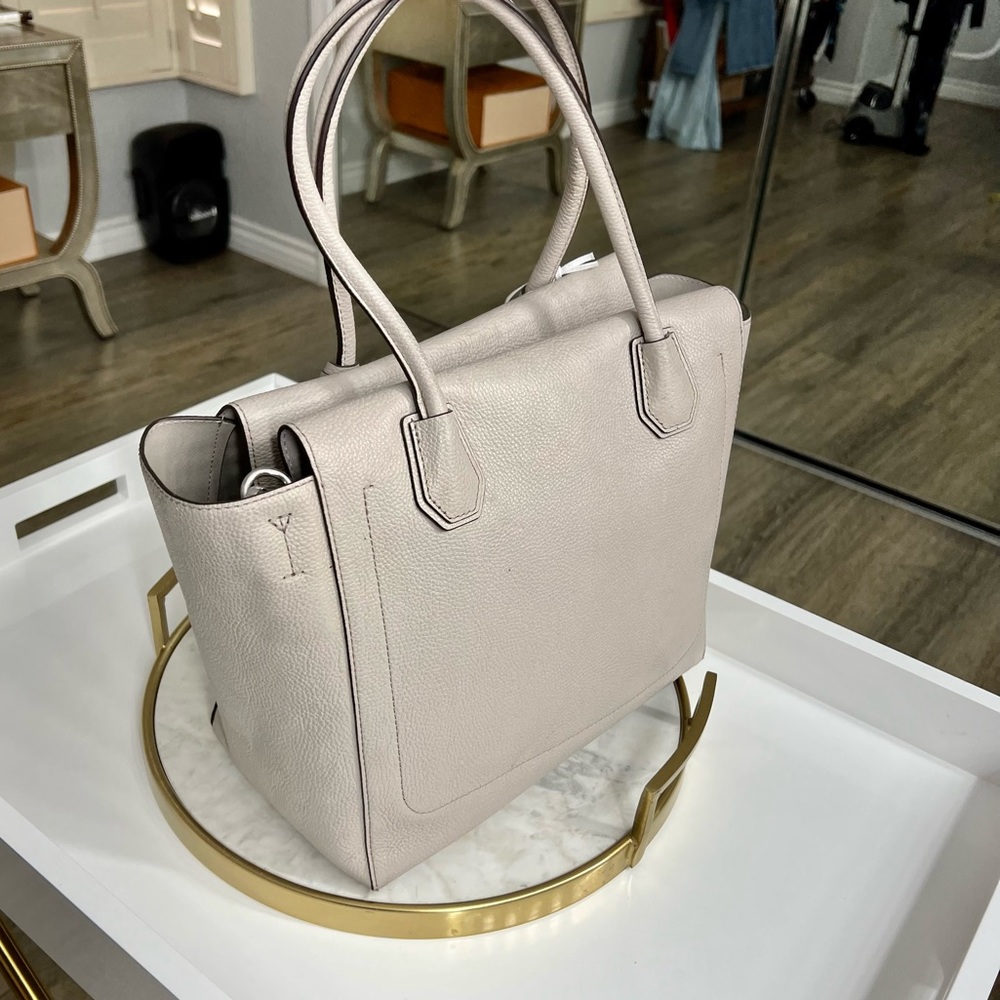 Michael Kors Pebbled textile Leather hand bag - Picture 7 of 14
